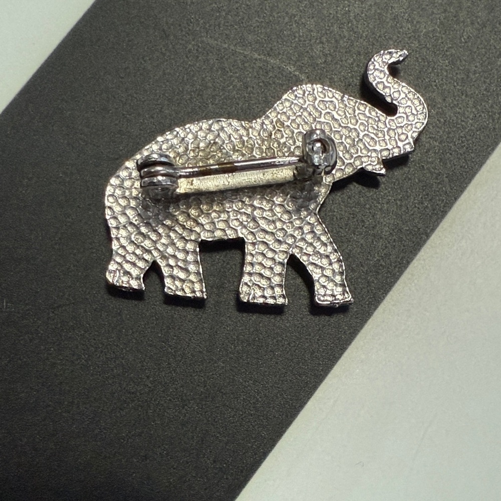 Silver Elephant Pin - Picture 2 of 2